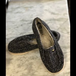✨3 for $25✨Roxy fur lined slip onshoes